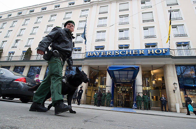 Bilder von der Sicherheitskonferenz 2015: Auch in diesem Jahr werden wieder etliche Polizisten für die Sicherheit in München sorgen. 3.700 Beamte werden im Einsatz sein, daneben gibt es noch etliche weitere Sicherheitsmaßnahmen. (Archivbild)