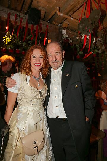Wurde am Freitag 71 Jahre alt: Ralph Siegel mit Freundin Laura Käfer im Käfer-Zelt.