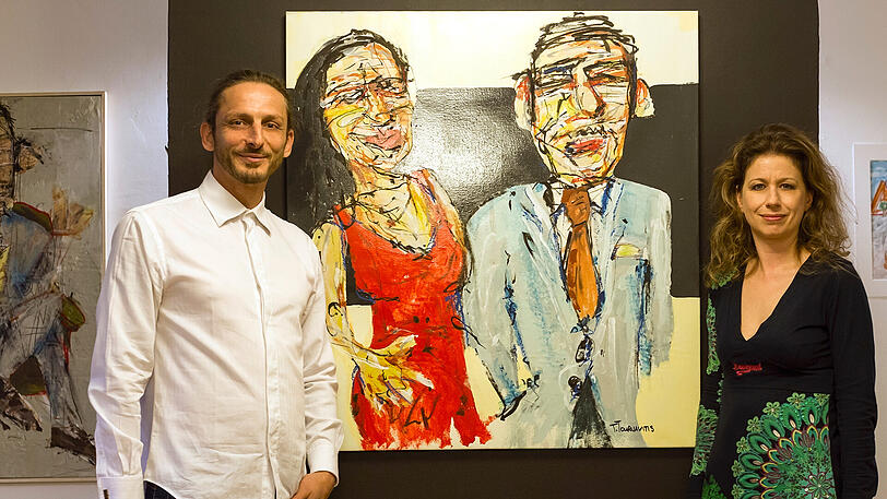 Thomas Tournavatis und Generalkonsulin Panagiota Constantinopoulou in der Ausstellung.