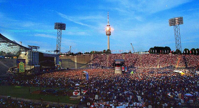 Im Olympiastadion wird heuer mehr gefeiert, denn gesportelt. Was aus der alten S-Bahnstation von der Olympiade wird, soll nun geklärt werden.
