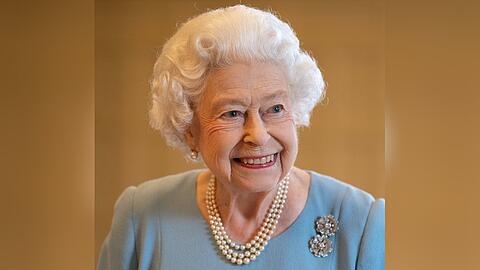 Die Queen hat neben Spülmittel auch ein Hundeparfüm im Sortiment.