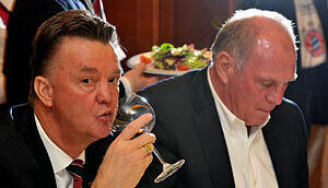 Louis van Gaal (li.) und Uli Hoeneß proben den Schulterschluss.