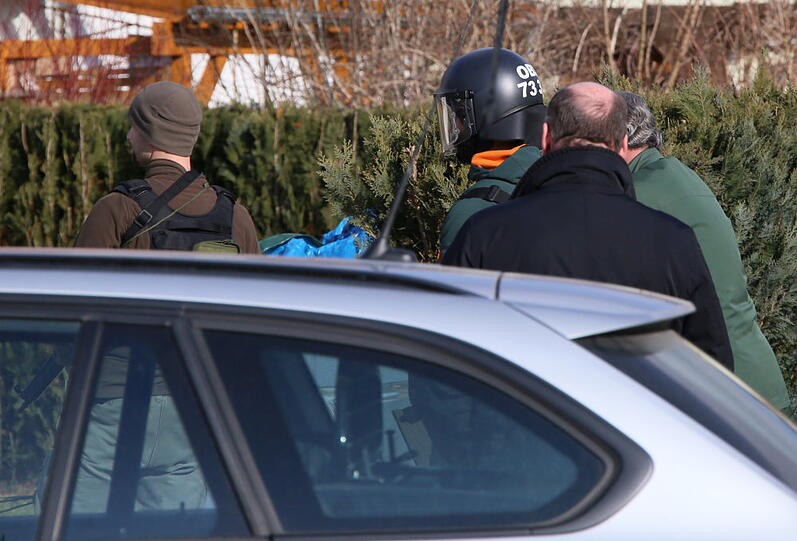 Spezialeinsatz für das SEK in Waldkraiburg: Um 18 Uhr erfolgte der Zugriff in dem Wohnhaus des 45-Jährigen.