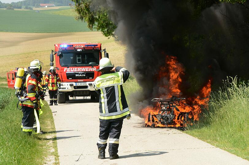 Ein brennendes Quad drohte einen Waldbrand auszulösen. Die Feuerwehr konnte die Katastrophe verhindern.