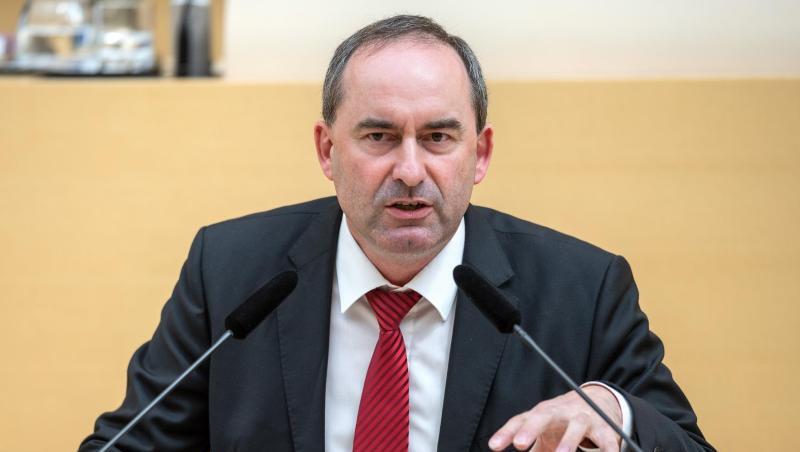 Hubert Aiwanger (Freie Wähler), stellvertretender Ministerpräsident von Bayern und Staatsminister für Wirtschaft. Foto: Sina Schuldt Hubert Aiwanger (Freie Wähler), stellvertretender Ministerpräsident von Bayern und Staatsminister für Wirtschaft. Foto: Sina Schuldt