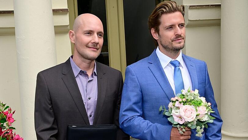 Ricky Marquart (Oliver Petszokat, l.) und Philip (J&ouml;rn Schl&ouml;nvoigt) in der Comeback-Folge vom Mittwoch.