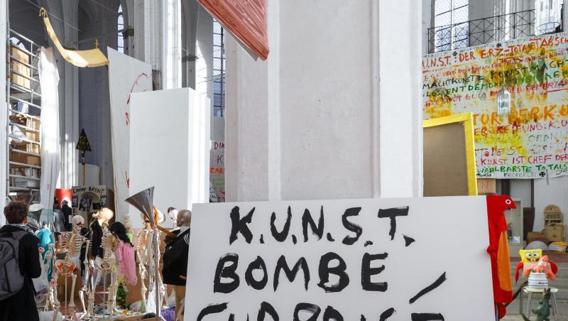Die Installation "Grossmutter/Macht" des Künstlers Jonathan Meese ist in der Lübecker Kirche St. Petri. Die Installation "Grossmutter/Macht" des Künstlers Jonathan Meese ist in der Lübecker Kirche St. Petri.