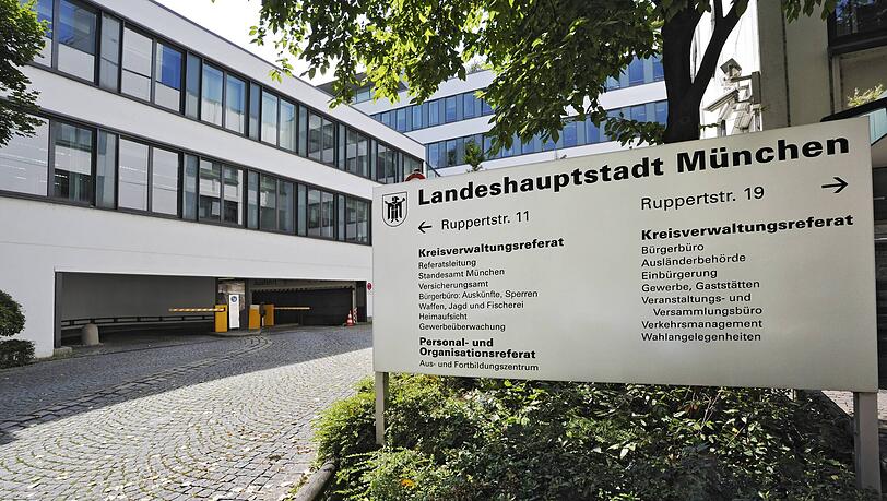 Der Verdacht richtet sich laut KVR gegen den Bereich "Aufenthalte für Arbeitsmigration der Servicestelle für Zuwanderung und Einbürgerung", was früher landläufig und kurz Ausländerbehörde genannt wurde. (Archivbild)