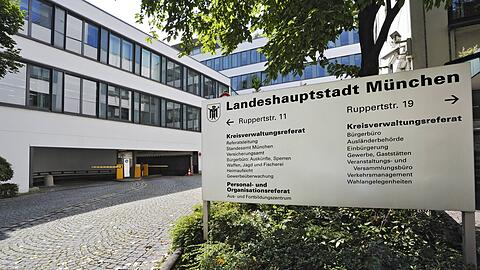 Der Verdacht richtet sich laut KVR gegen den Bereich "Aufenthalte für Arbeitsmigration der Servicestelle für Zuwanderung und Einbürgerung", was früher landläufig und kurz Ausländerbehörde genannt wurde. (Archivbild)