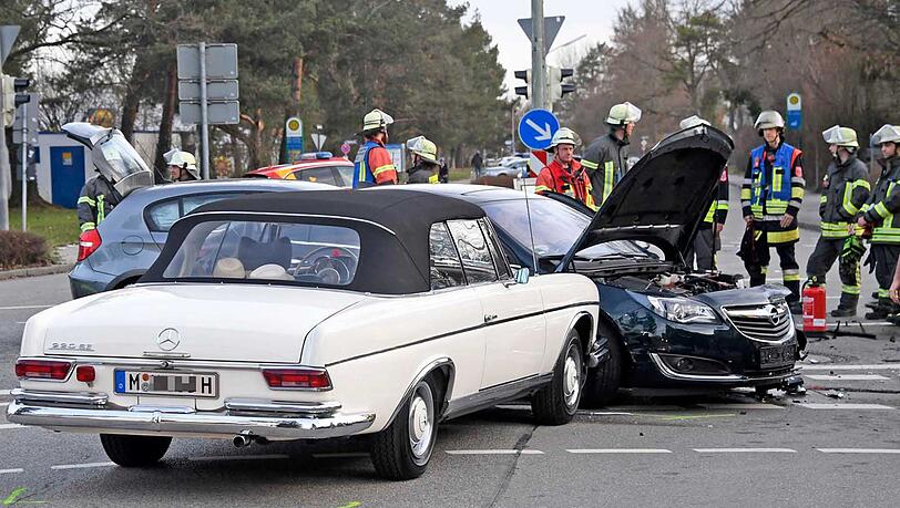 Unfall in Ottobrunn: Ameisen hatten die Ampelanlage außer Betrieb gesetzt. Unfall in Ottobrunn: Ameisen hatten die Ampelanlage außer Betrieb gesetzt.