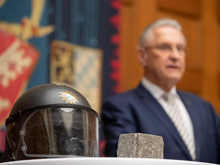 Joachim Herrmann, der Innenminister von Bayern. Foto: Daniel Karmann/dpa/Archivbild