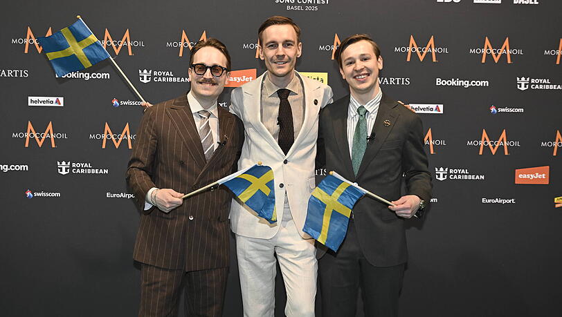 Das Musik-Trio KAJ geht für Schweden beim ESC ins Rennen. Wegen ihres Songs "Bara bada bastu" steht die Band nun in der Kritik.