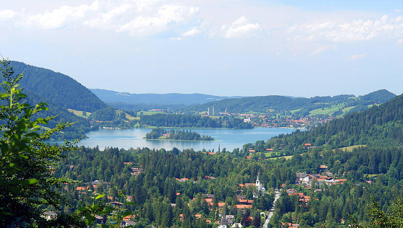 Der Schliersee ist ein beliebtes Ausflugsziel in Oberbayern. Der Schliersee ist ein beliebtes Ausflugsziel in Oberbayern.