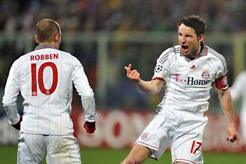 Hier jubelt Bayerns Holländer-Duo über das Weiterkommen vergangene Woche mit dem 2:3 beim AC Florenz: Arjen Robben (l.) und Mark van Bommel.