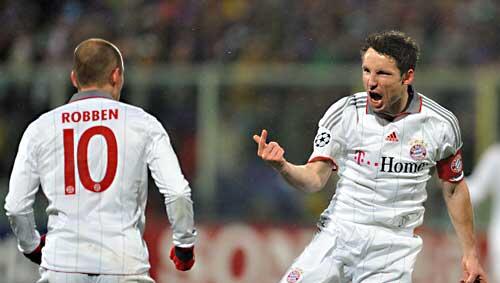 Hier jubelt Bayerns Holländer-Duo über das Weiterkommen vergangene Woche mit dem 2:3 beim AC Florenz: Arjen Robben (l.) und Mark van Bommel.