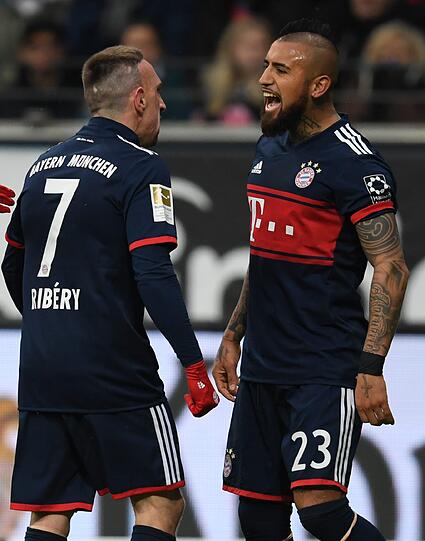Franck Ribéry: Note 4 - 
Überraschung! Nach seinem Startelf-Comeback gegen Paris begann der 34-Jährige erneut auf dem linken Flügel. Viel unterwegs, ein trickreicher Balldieb. Aber mit wenigen effektiven Aktionen &ndash; zu wenig. Musste nach 67 Minuten runter.