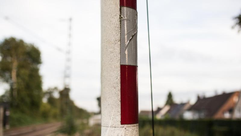 Eine offene Bahnschranke steht an einem Bahnübergang. Foto: Marcel Kusch/Archiv Eine offene Bahnschranke steht an einem Bahnübergang. Foto: Marcel Kusch/Archiv