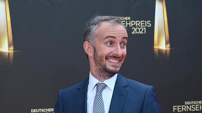 Jan Böhmermann hat mit einem satirischen Beitrag eine Diskussion auf Twitter ausgelöst.