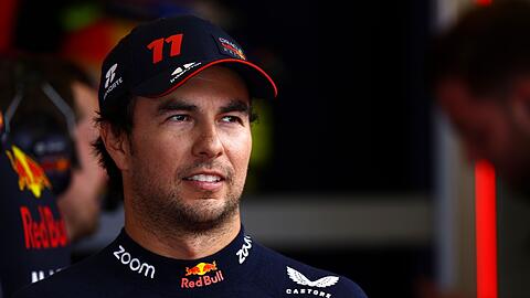 Sergio Perez vom Team Red Bull gewinnt den Sprint in Baku.