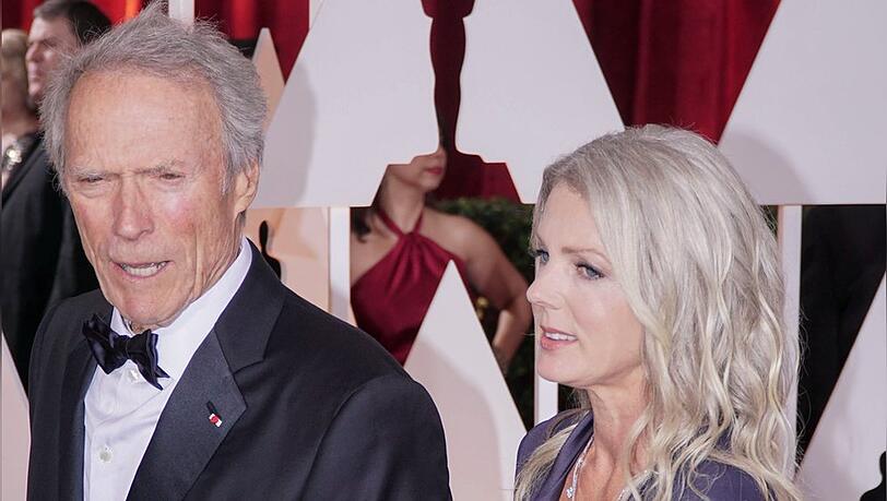 Clint Eastwood und Christina Sandera lernten sich 2014 kennen.
