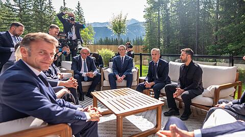 Die übrigen G7-Mitglieder berieten nach Trumps Abreise mit dem ukrainischen Präsidenten Selenskyj.