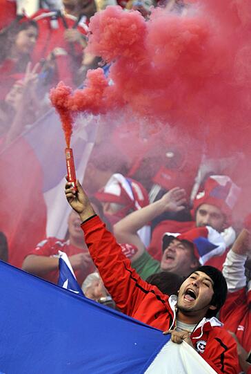 Die heißen Fans vom Copa America. Können Sie unseren Supoortern das Wasser reichen? Entscheiden Sie selbst: Wir haben die schönsten Fans der Welt zusammengestellt.
