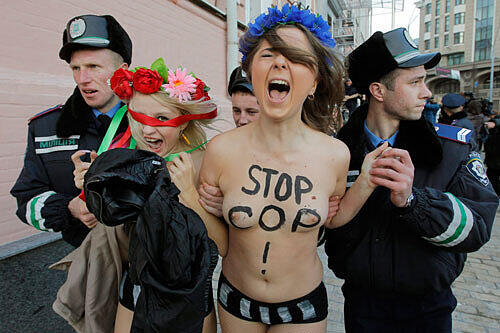 Ihr Protest stand unter dem Slogan "Stop Cop".