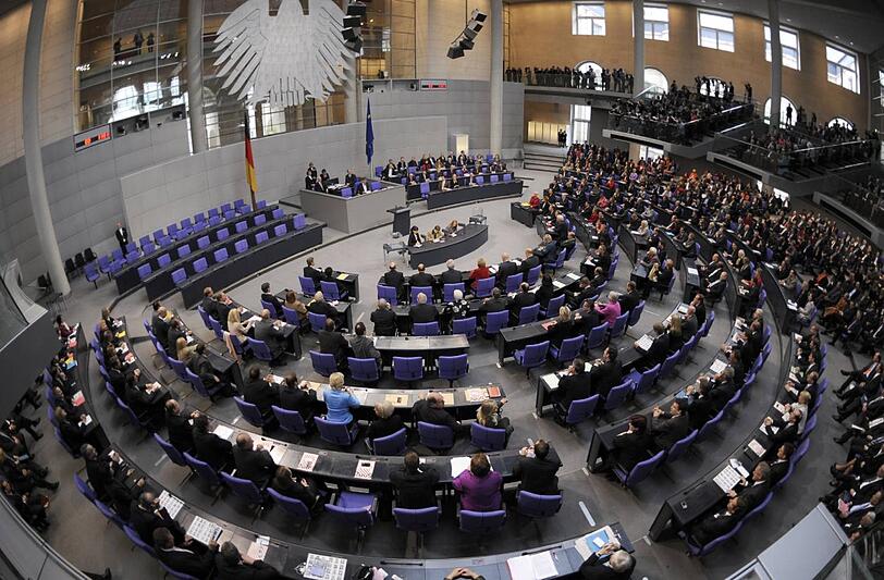 Die Diäten der Parlamentarier sollen auf 9082 Euro angehoben werden - und danach automatisch steigen.