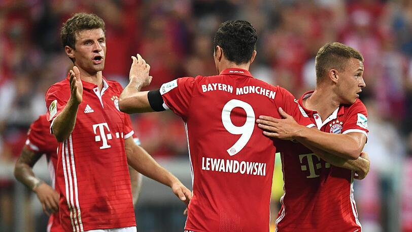Schützenfest gegen Bremen: Den vergangenen Auftakt feierten die Bayern mit einem halben Dutzend Tore. Beim 6:0-Heimsieg traf allein Robert Lewandowski drei Mal. Die anderen Treffer steuerten Alonso, Lahm und Ribéry bei. Es ist der Auftaktsieg zur fünften Meisterschaft in Folge. Schützenfest gegen Bremen: Den vergangenen Auftakt feierten die Bayern mit einem halben Dutzend Tore. Beim 6:0-Heimsieg traf allein Robert Lewandowski drei Mal. Die anderen Treffer steuerten Alonso, Lahm und Ribéry bei. Es ist der Auftaktsieg zur fünften Meisterschaft in Folge.