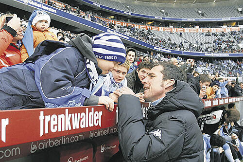 Trainer Marco Kurz will auch den jüngeren Löwen-Fans endlich den ersten Heimsieg 2008 schenken.