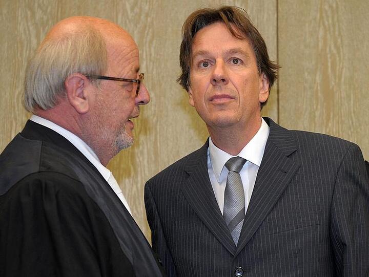 Jörg Kachelmann mit seinem Anwalt in Mannheim