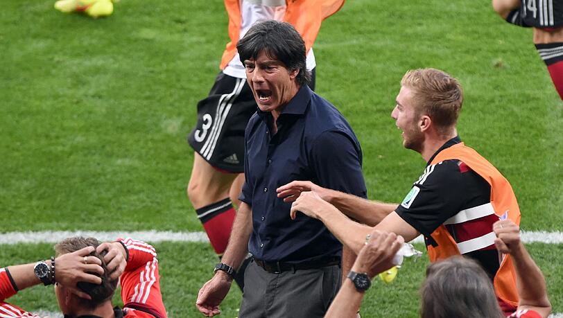 Nur noch ein Schritt bis zur Unsterblichkeit. Jogi Löw will sein Team endlich zum vierten Weltmeistertitel führen. Nur noch ein Schritt bis zur Unsterblichkeit. Jogi Löw will sein Team endlich zum vierten Weltmeistertitel führen.