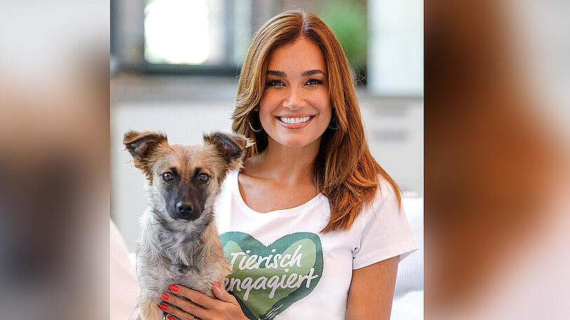 Moderatorin Jana Ina Zarrella und ihr neues Familienmitglied, Hund Cici, sind ein Herz und eine Seele.