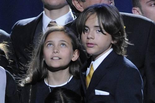 Auf der Jacko-Trauerfeier: Paris mit ihrem Bruder Prince Michael.