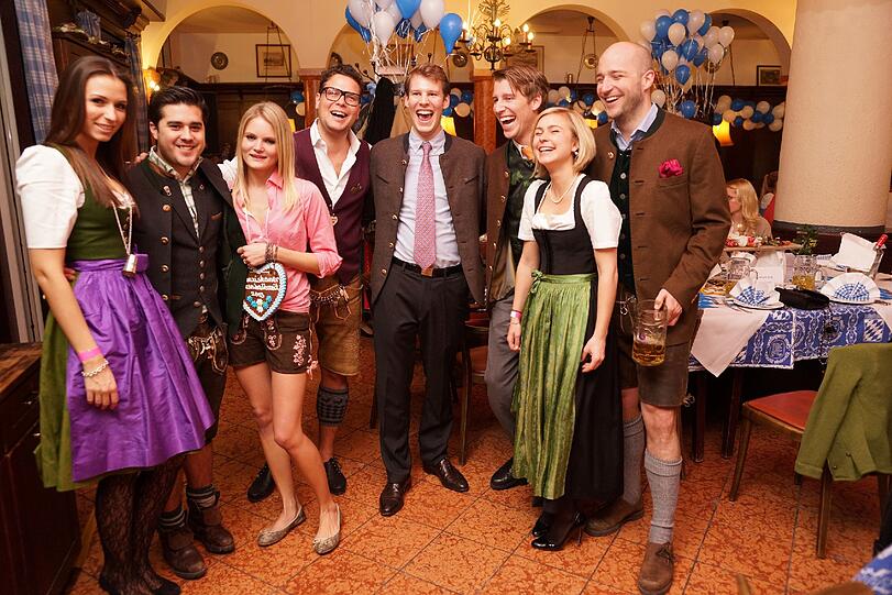 Wiesn-Halbzeit: Immer wenn es noch knapp ein halbes Jahr bis zum Oktoberfest ist, feiern die Münchner im Franziskaner. Die Bilder vom sexy Wiesn-Warm-up.