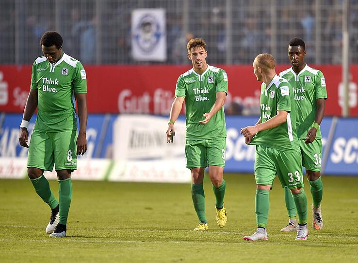Enttäuschte Gesichter nach dem 1:1 gegen den SV Sandhausen.