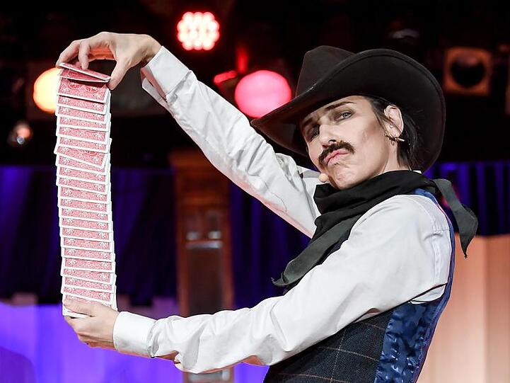 Meret Becker spielt in "Die fünf glorreichen Sieben" einen Saloon-Helden.