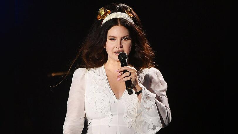 Lana Del Rey soll auf einer Bootstour erstmals auf ihren Ehemann getroffen sein.