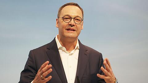 Bernhard Osburg wird neuer Chef der Bahn-Güterverkehrstochter DB Cargo. (Archivbild)