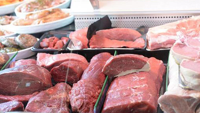 Die Produktion von einem Kilogramm Rindfleisch verursacht laut Umweltbundesamt zwischen 7 und 28 Kilogramm Treibhausgasemissionen - Obst oder Gemüse dagegen liegen bei weniger als einem Kilogramm. Die Produktion von einem Kilogramm Rindfleisch verursacht laut Umweltbundesamt zwischen 7 und 28 Kilogramm Treibhausgasemissionen - Obst oder Gemüse dagegen liegen bei weniger als einem Kilogramm.
