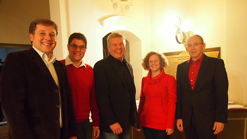 Von links nacht rechts: Jens Röver (Platz 13), Markus s. Lutz (Platz 27), Dieter Reiter (Spitzenkandidat), Stefanie Krammer (Platz 40), Horst Lischka (Platz 5). Von links nacht rechts: Jens Röver (Platz 13), Markus s. Lutz (Platz 27), Dieter Reiter (Spitzenkandidat), Stefanie Krammer (Platz 40), Horst Lischka (Platz 5).