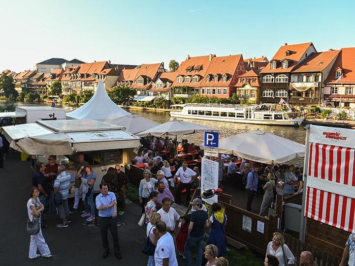 Blick auf das Gelände der Sandkerwa entlang der Regnitz. Foto: Nicolas Armer