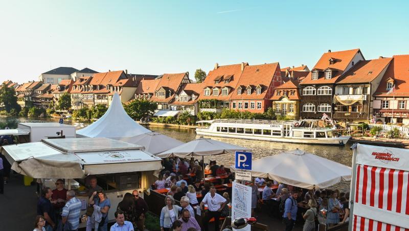 Blick auf das Gelände der Sandkerwa entlang der Regnitz. Foto: Nicolas Armer Blick auf das Gelände der Sandkerwa entlang der Regnitz. Foto: Nicolas Armer