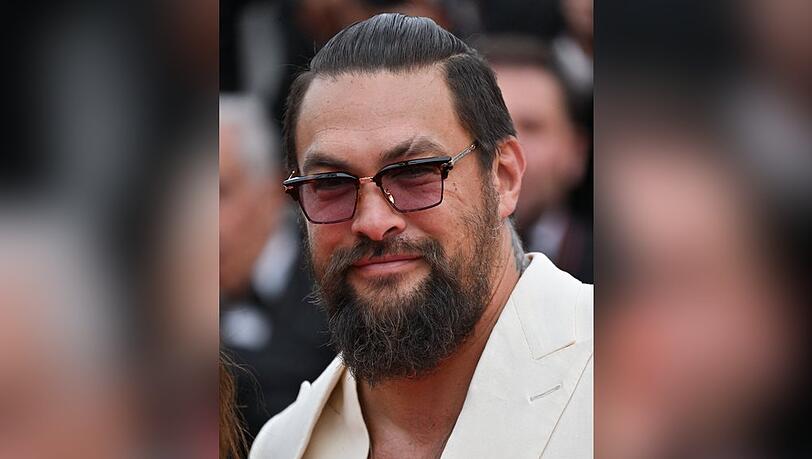 So sieht man Jason Momoa vorerst nicht mehr: Er hat seinen Vollbart abrasiert.