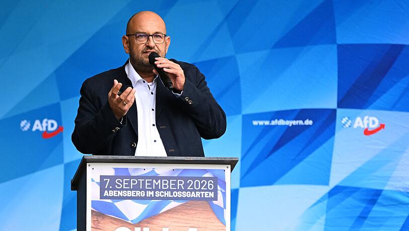 Der bayerische AfD-Landeschef fordert von den Kirchen, sich politisch nicht einzumischen. Der bayerische AfD-Landeschef fordert von den Kirchen, sich politisch nicht einzumischen.