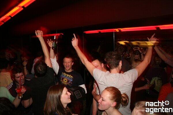Am "Blue Monday" in der Milchbar bereiteten sich die Partypeople auf den bevorstehenden Valentinstag mit wilder Knutscherei vor. Mehr Bilder unter: www.nachtagenten.de