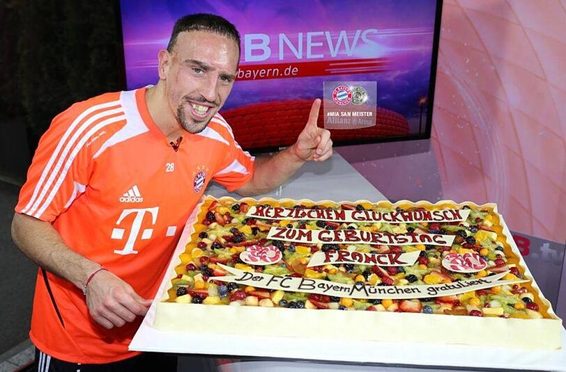 5. FRANCK RIBÉRY: Ein Tänzchen mit Megafon &ndash; mehr nicht. Der Mann dosiert, hebt sich alle Scharlatanereien für die richtigen Feten mit zwei Pötten auf. &bdquo;Dann machen wir drei, vier Tage Party!&rdquo; Wurde Sonntag 30 &ndash; von den Fans gab&rsquo;s ein Ständchen, eine Torte vom Verein.