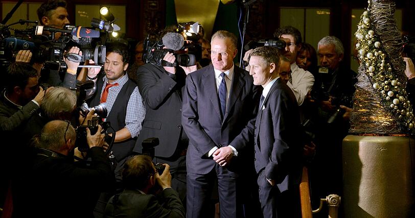 Karl-Heinz Rummenigge (l) und Bastian Schweinsteiger.