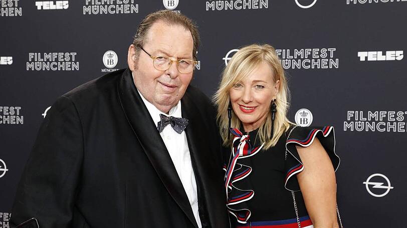 Ottfried Fischer an der Seite seiner Partnerin Simone