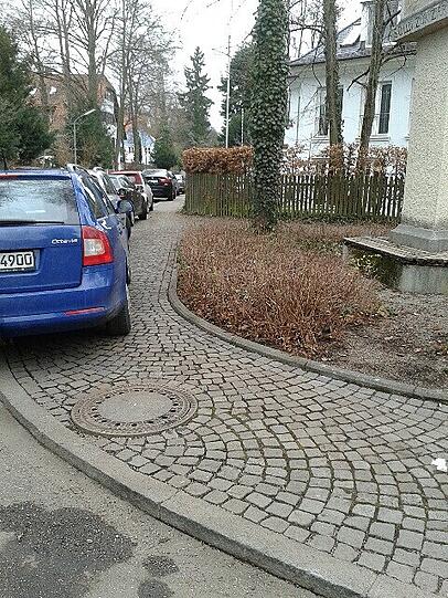Das nervt: Die zugeparkten Gehwege.